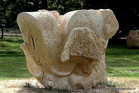 Sandsein Skulptur Möbiusband  